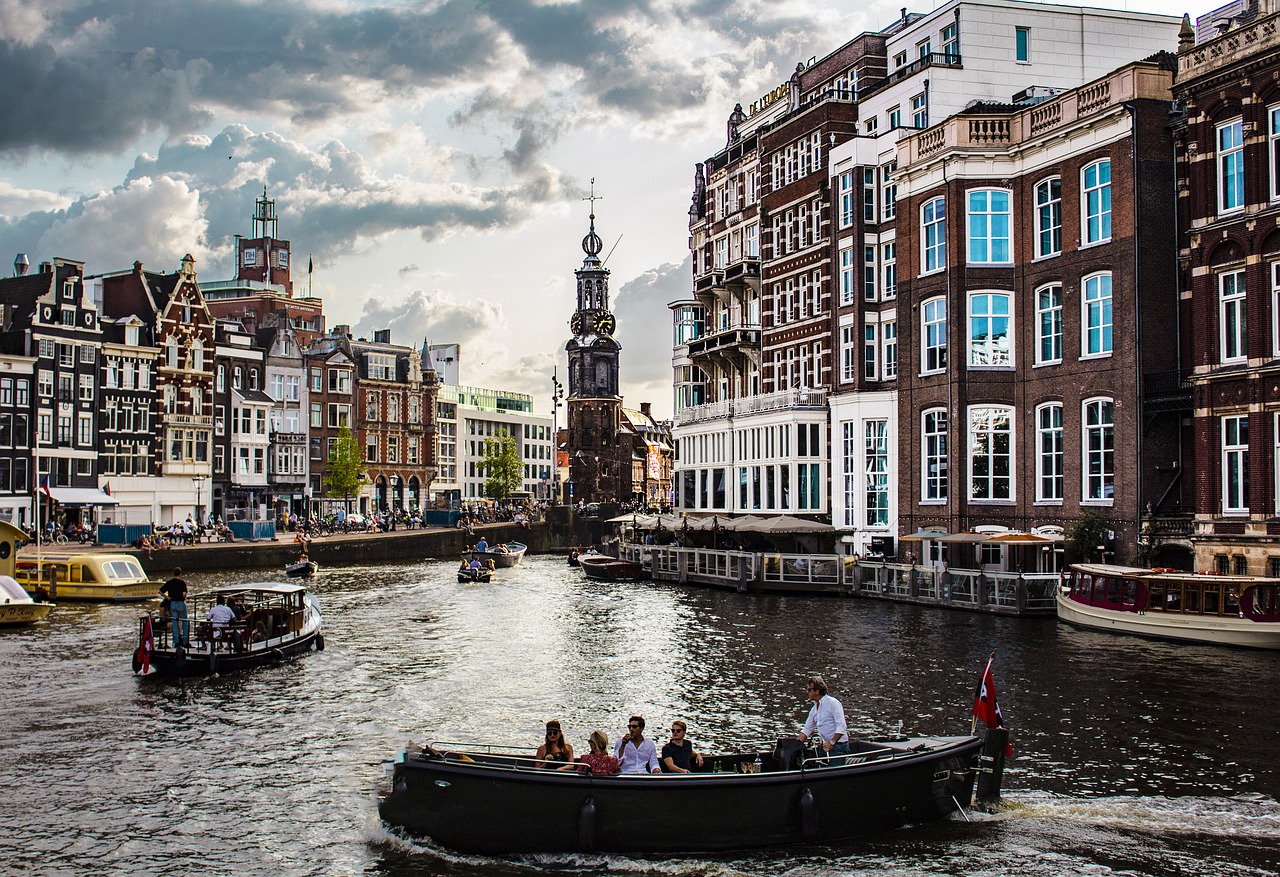 city, canal, amsterdam-4388160.jpg